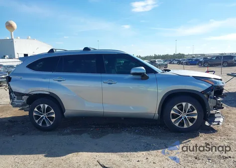 2021 Toyota Highlander Xle z USA, uszkodzony, nr VIN 5TDGZRAH1MS048820